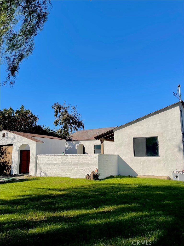 Property Photo:  11133 Cantara Street  CA 91352 