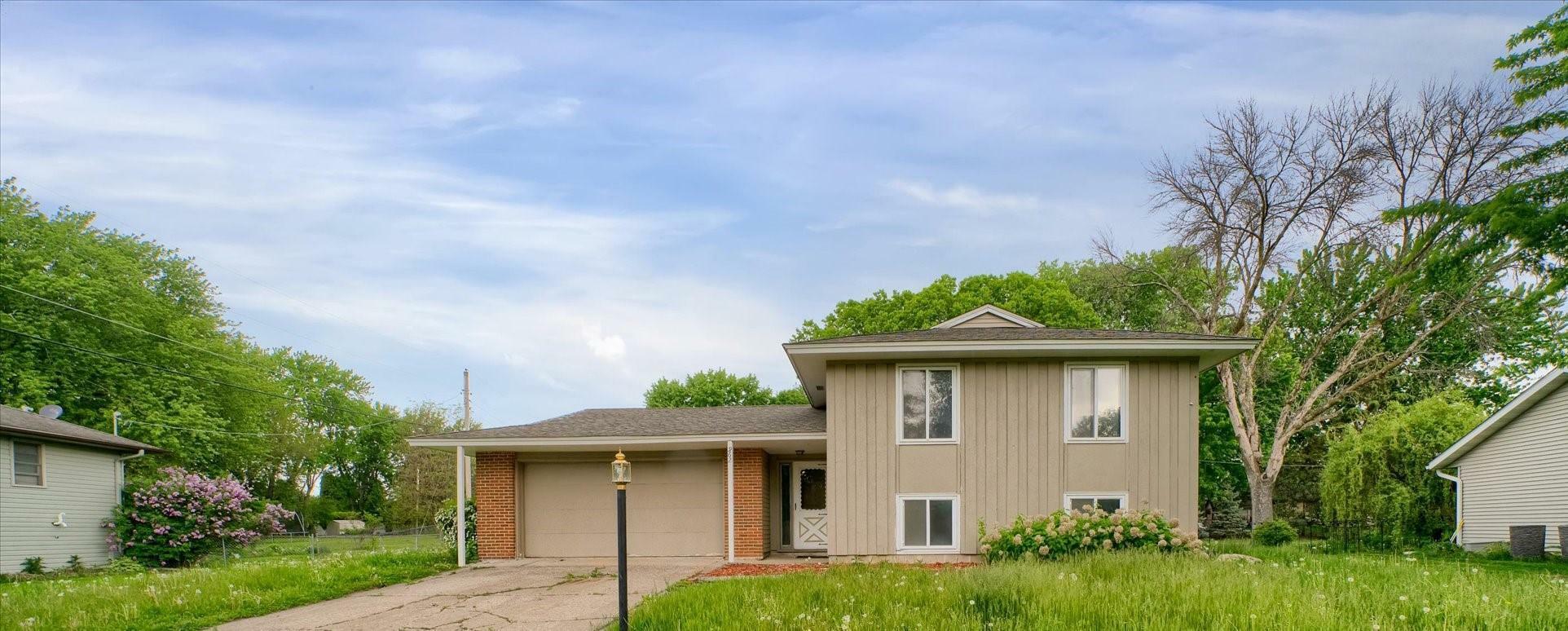 Property Photo:  962 Cortland Drive  MN 55124 