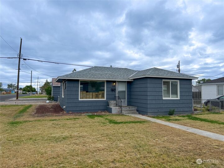 Property Photo: 160 F Street NE WA 98823