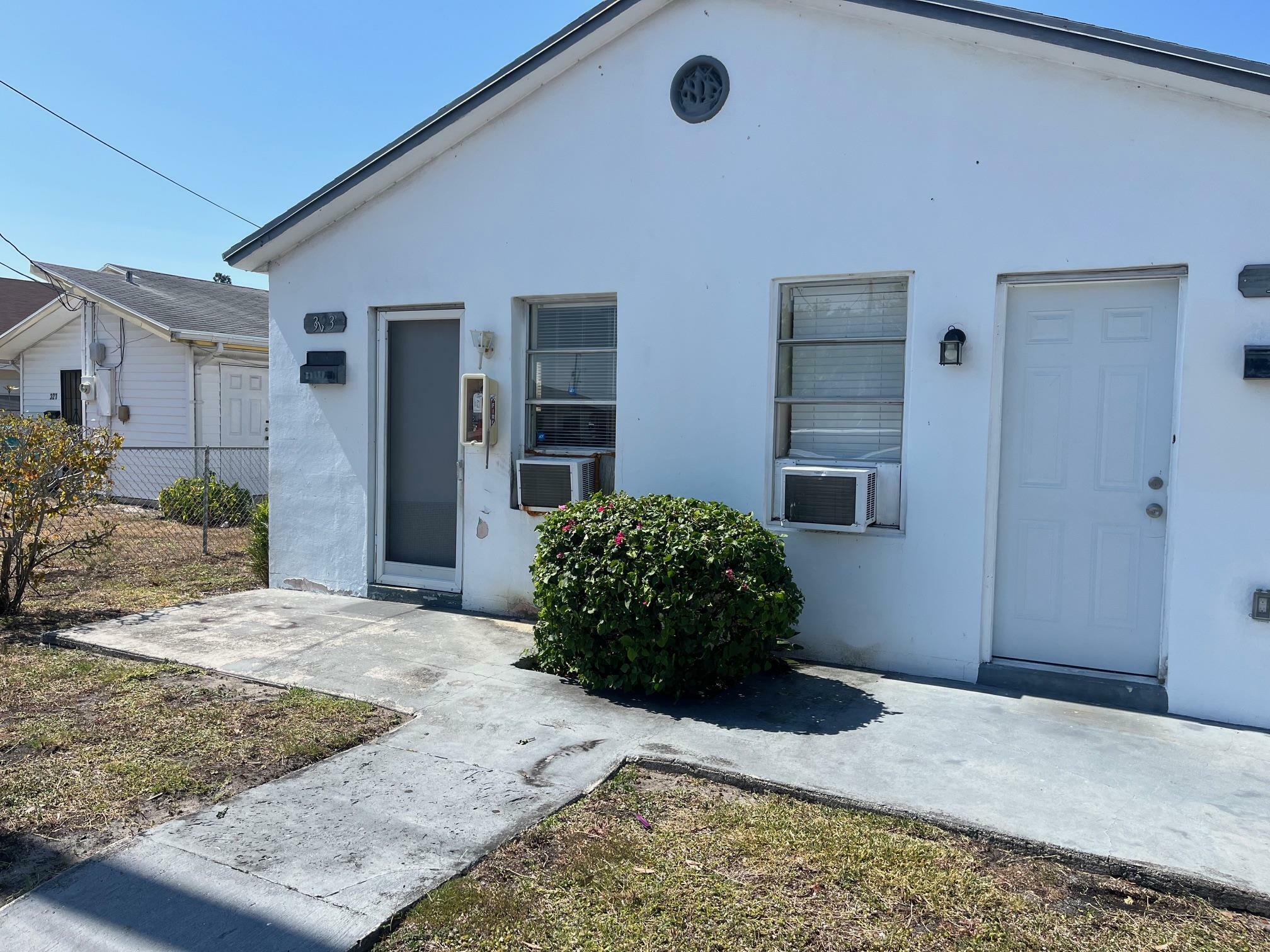 Property Photo:  323 NE 10th Avenue  FL 33435 