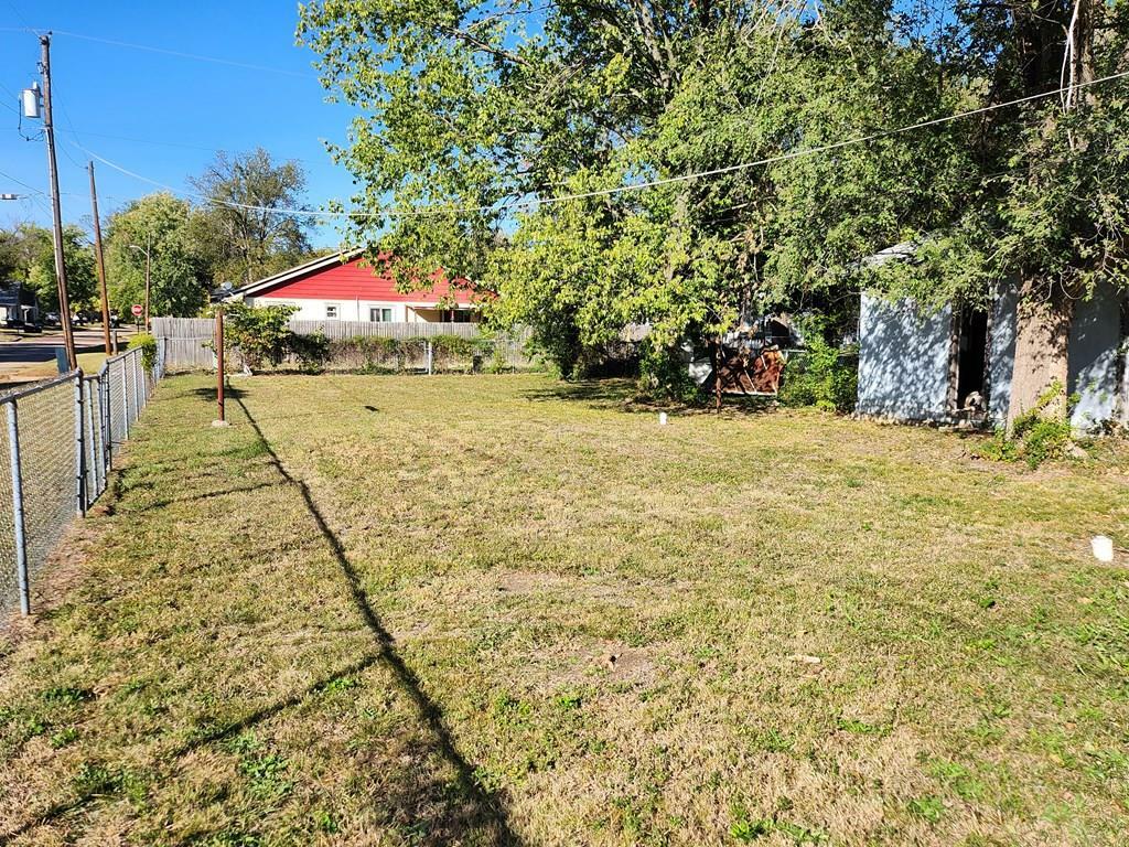 Property Photo:  720 W Locust N/A  KS 67301 