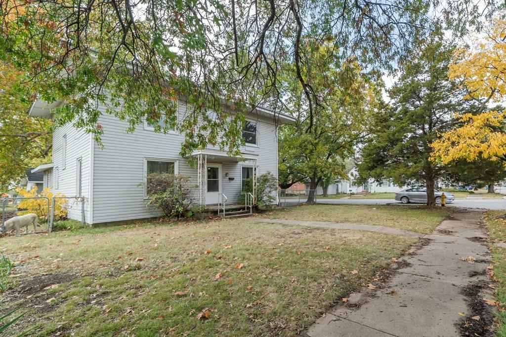 Property Photo:  1415 W 7th N/A  KS 67337 