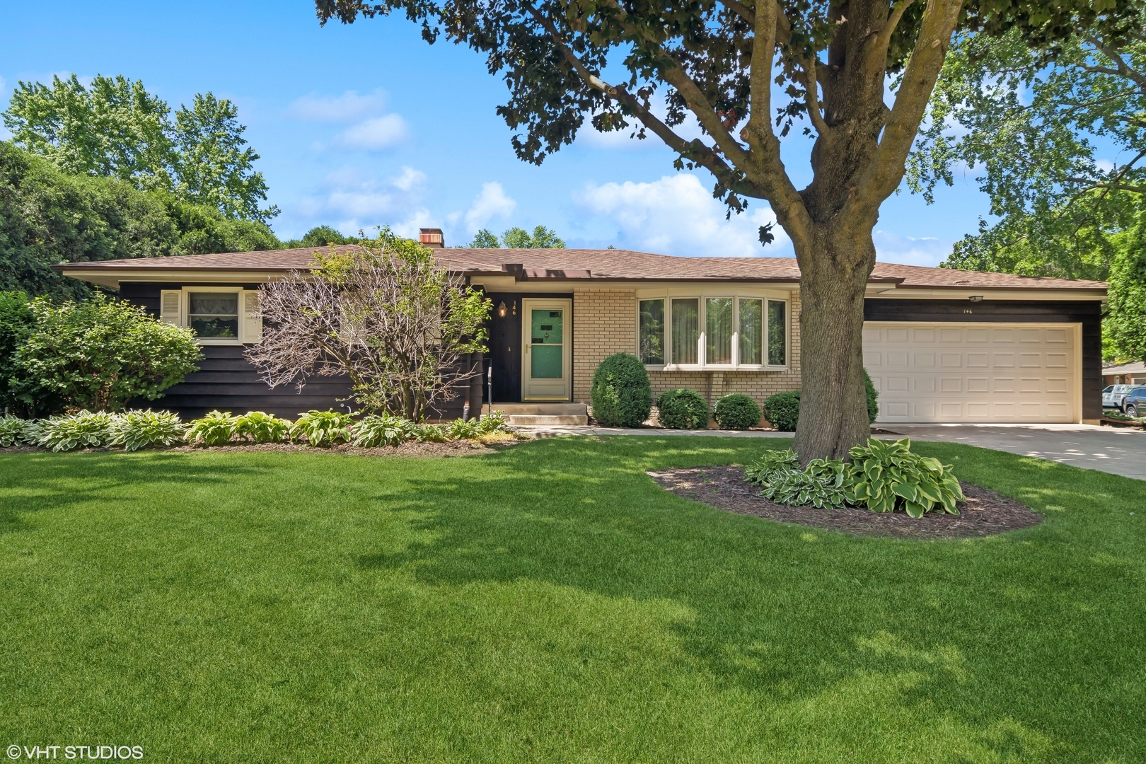 Property Photo: 146 N Lyle Avenue IL 60123