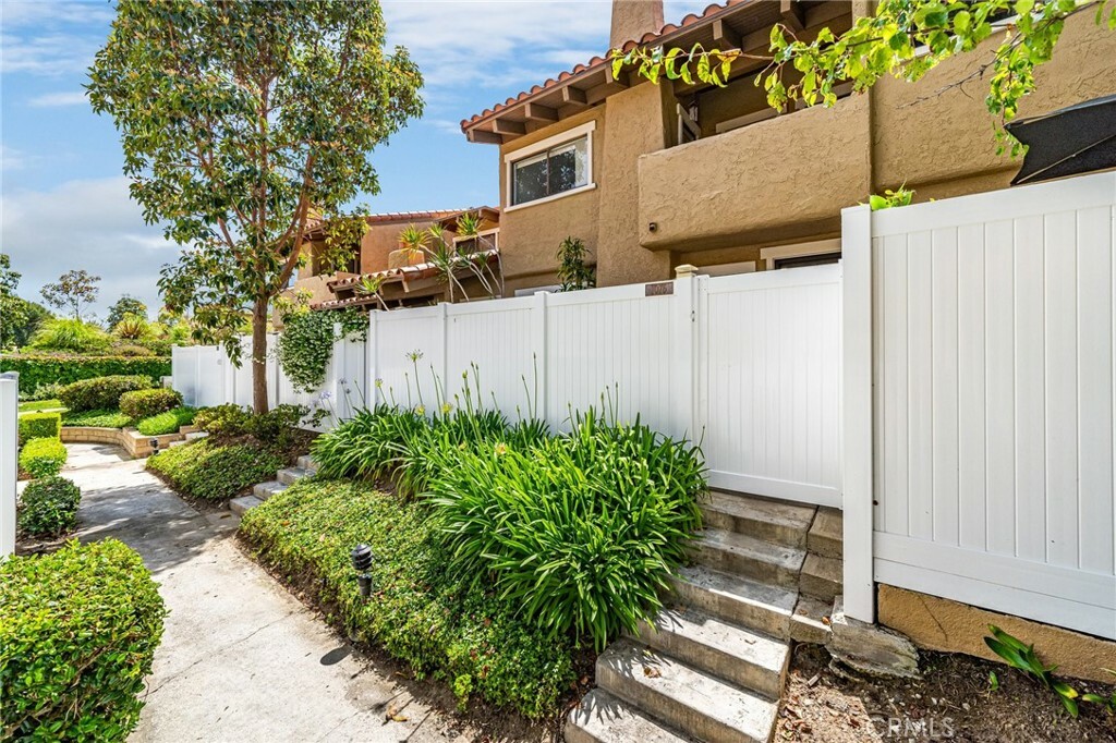 Property Photo: 1075 Westward Lane 28 CA 92627