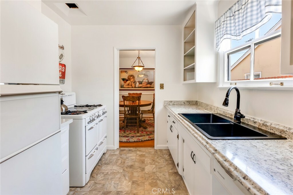 Property Photo:  7112 Costello Avenue  CA 91405 