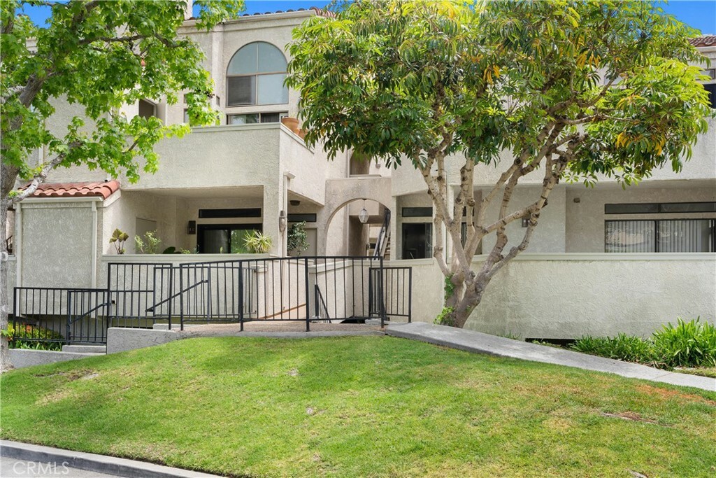 Property Photo:  17172 Abalone Lane 211  CA 92649 