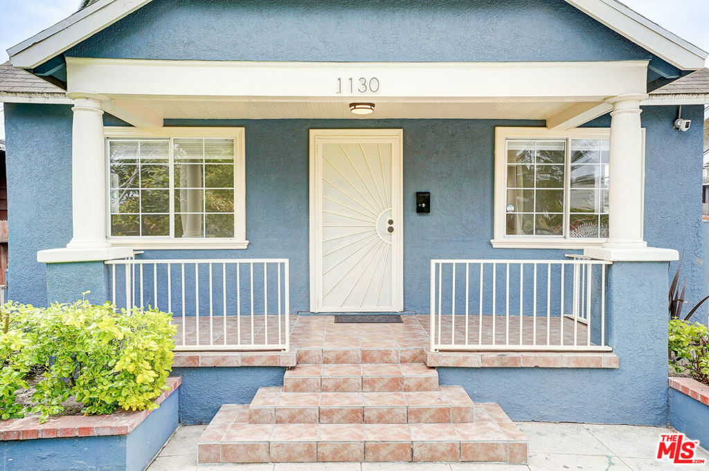 Property Photo:  1130 W 69th Street  CA 90044 