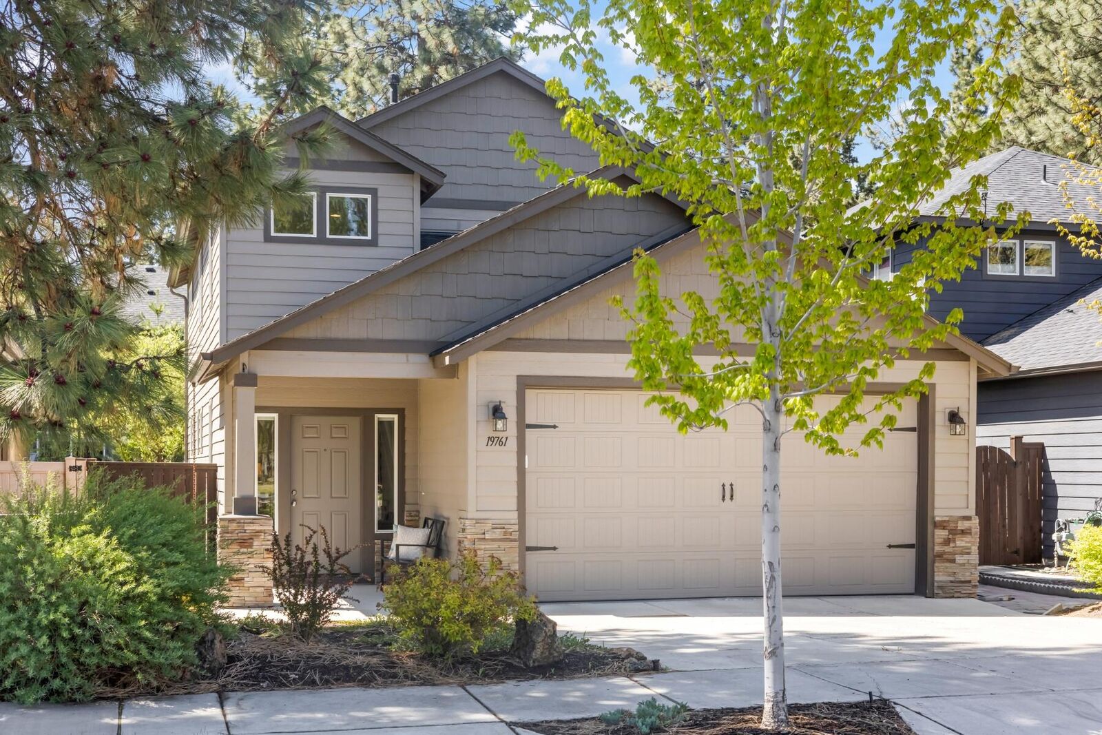 Property Photo:  19761 Hollygrape Street  OR 97702 