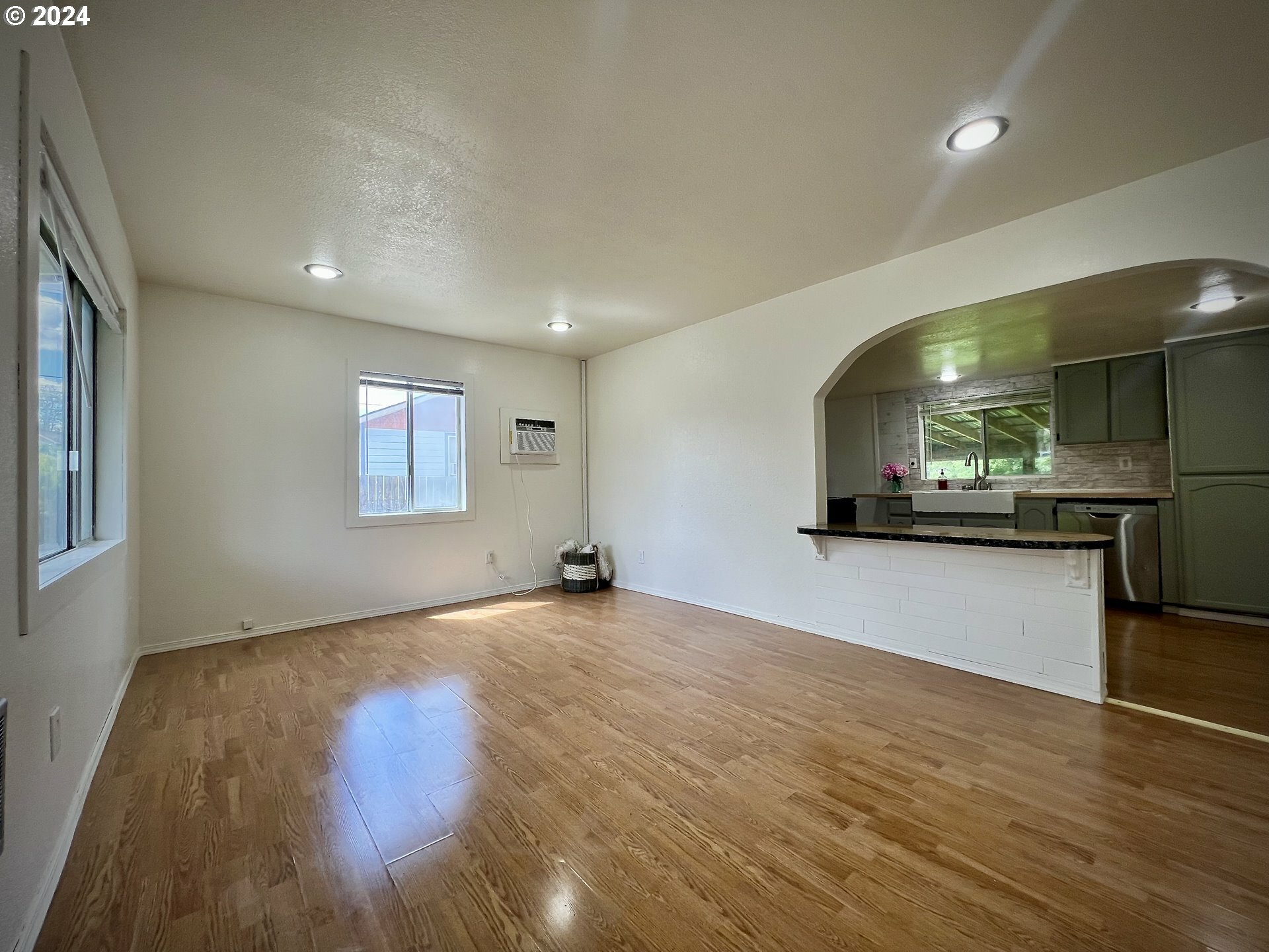 Property Photo:  15 SE 12th Ave  OR 97862 