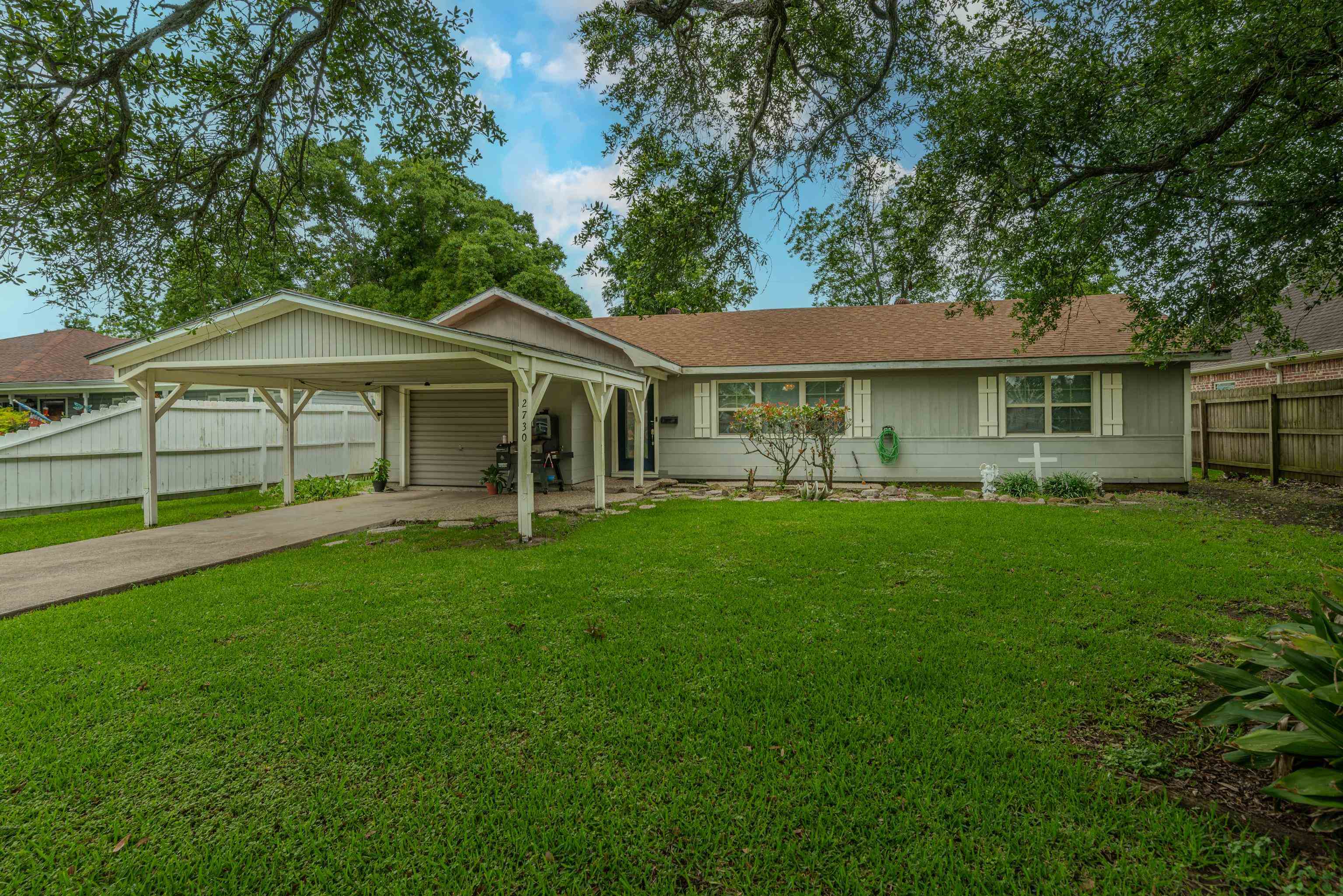 Property Photo:  2730 Azalea Ave  TX 77619 