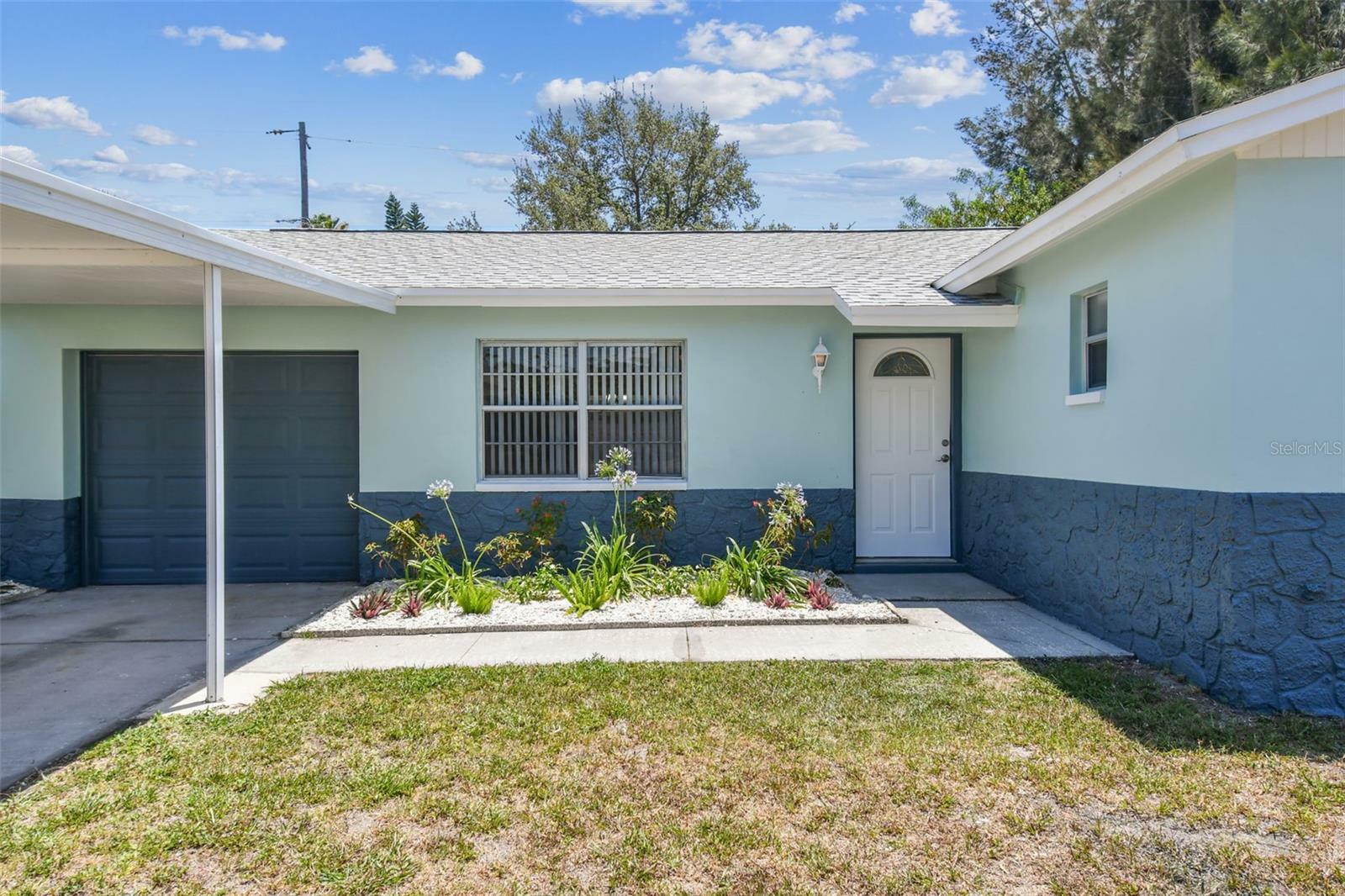 Property Photo:  560 Florida Circle S  FL 33572 