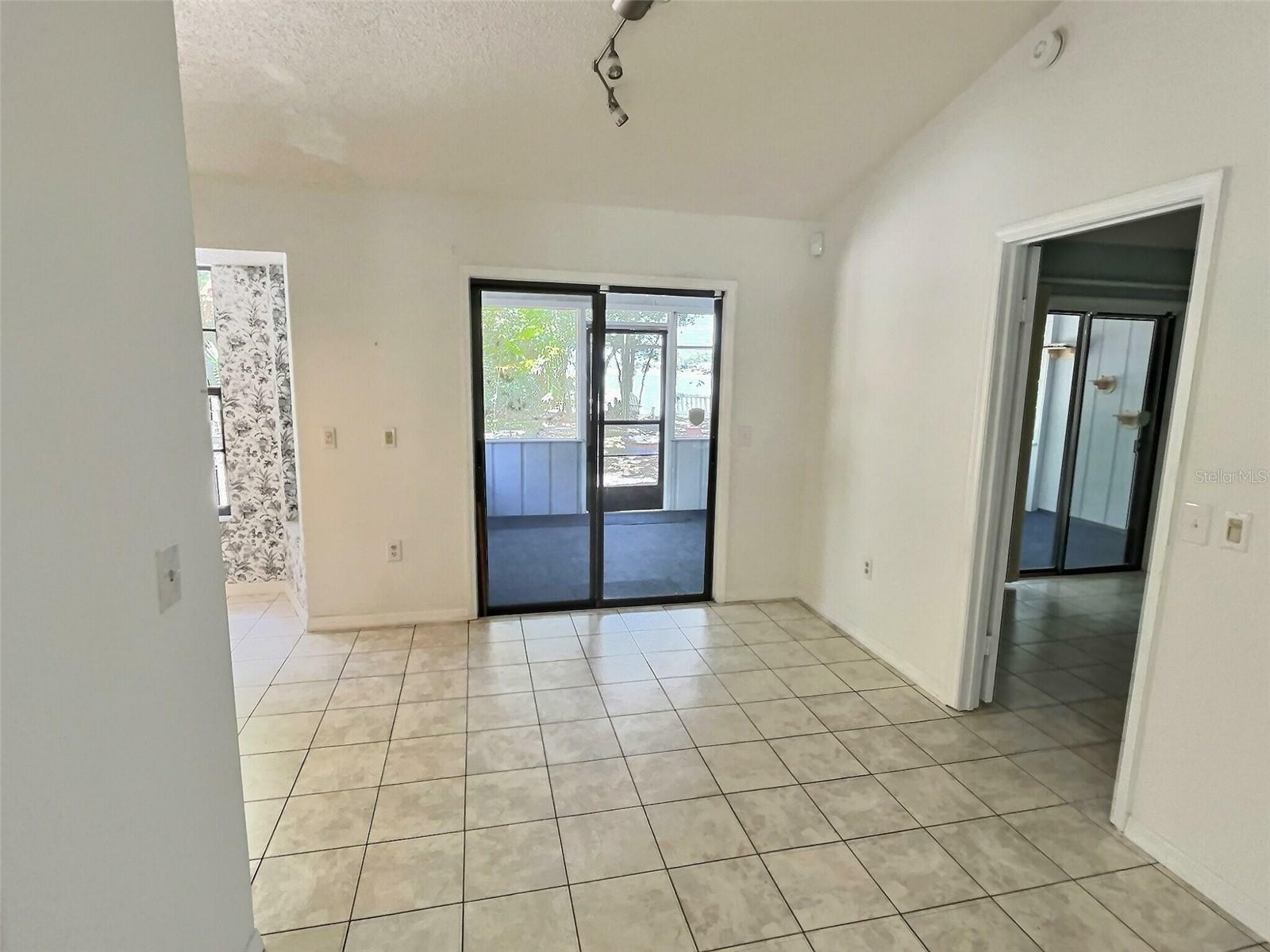 Property Photo:  948 N Watt Circle  FL 32738 