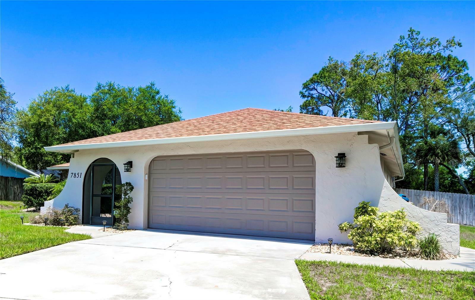 Property Photo:  7851 Floral Drive  FL 34607 