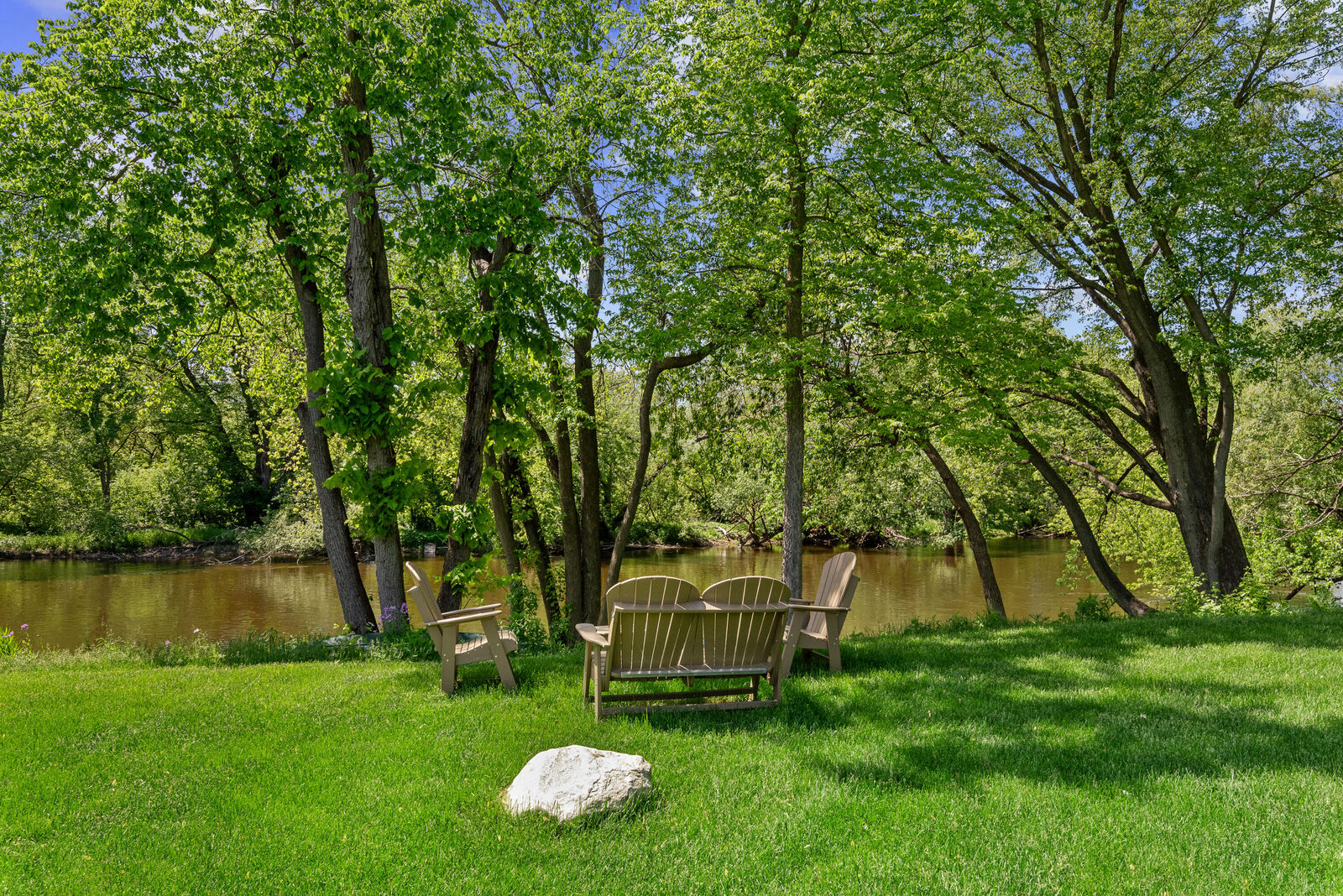 Property Photo: 4836 W River Hollow Ct WI 53092