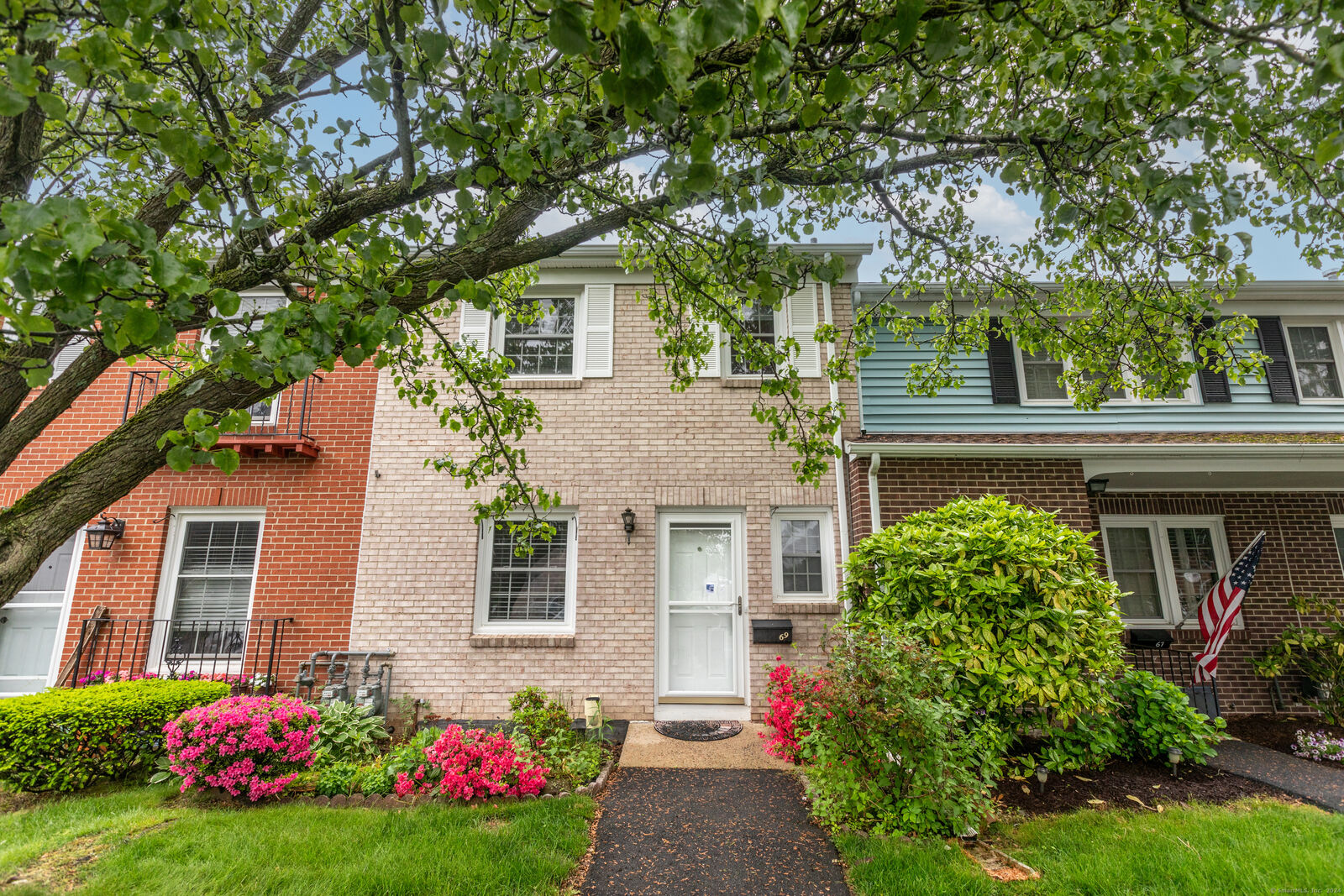 Property Photo: 69 Salem Walk 69 CT 06460