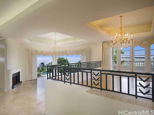 Property Photo: 816 Puuikena Drive HI 96821