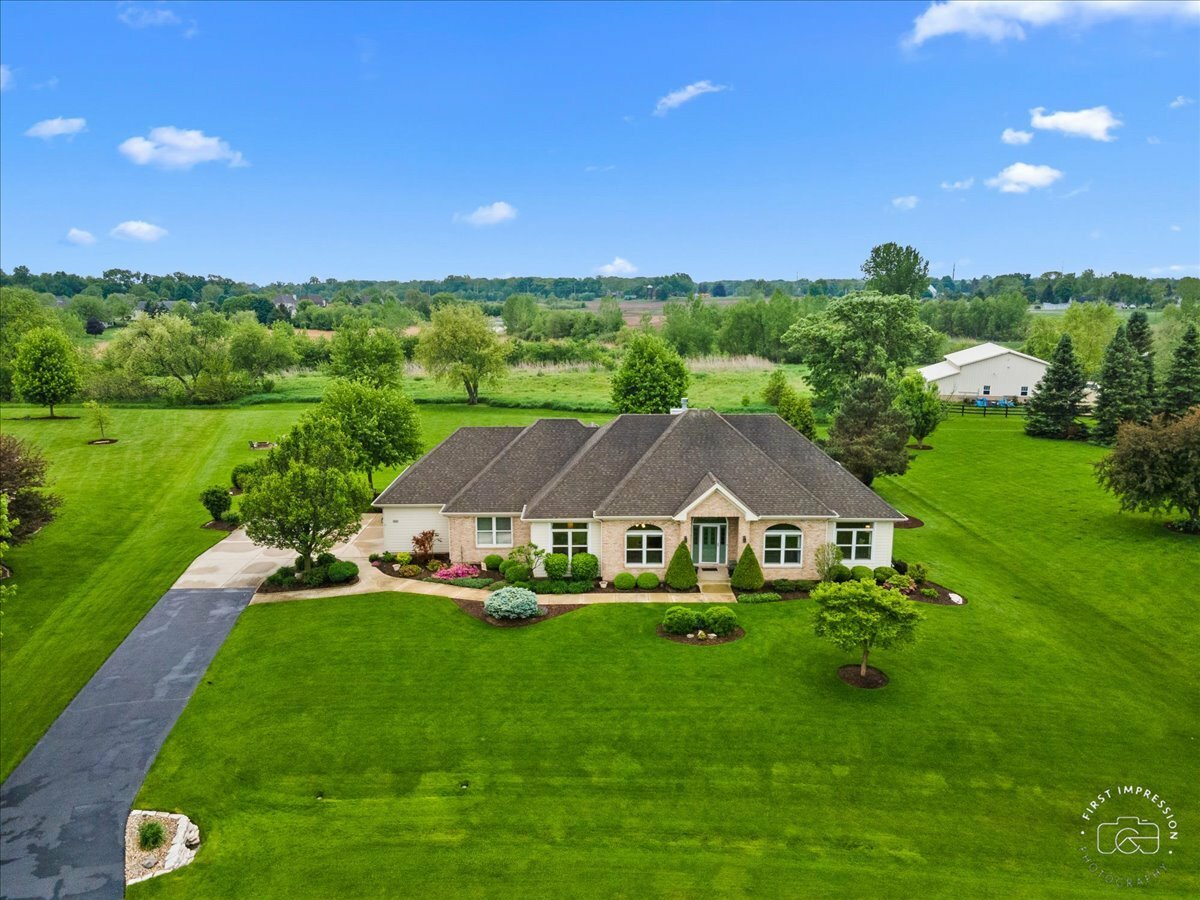 Property Photo: 41W135 Stoneridge Lane IL 60124