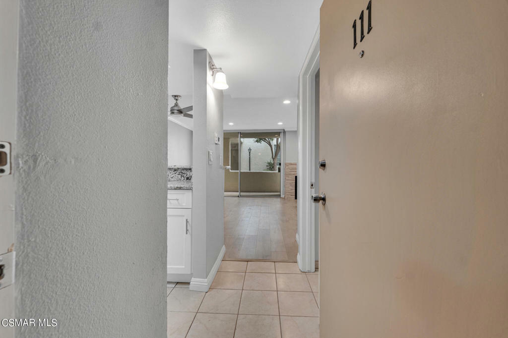 Property Photo:  5325 Newcastle Avenue 111  CA 91316 