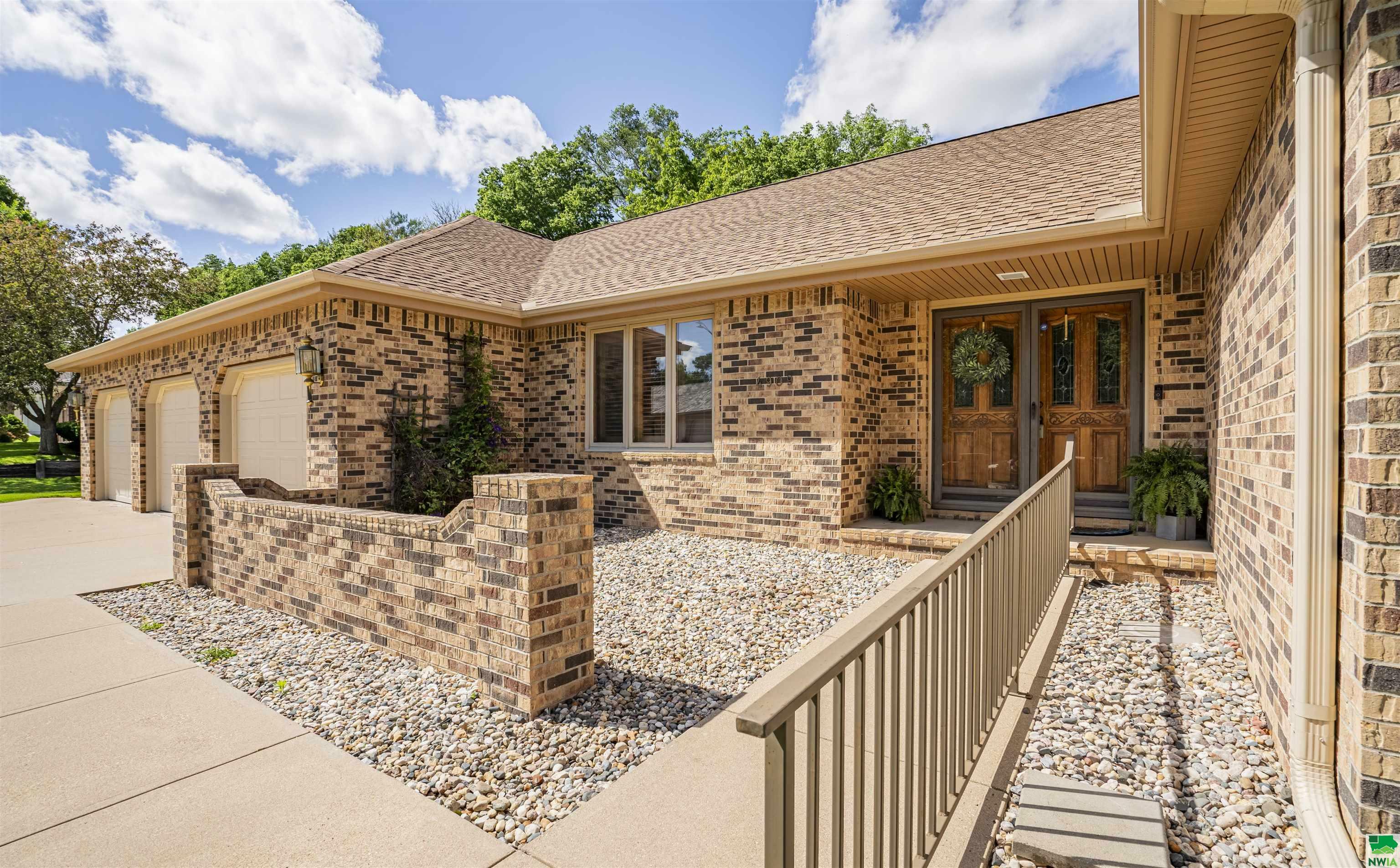 Property Photo:  4909 Ravine Park Ln  IA 51106 