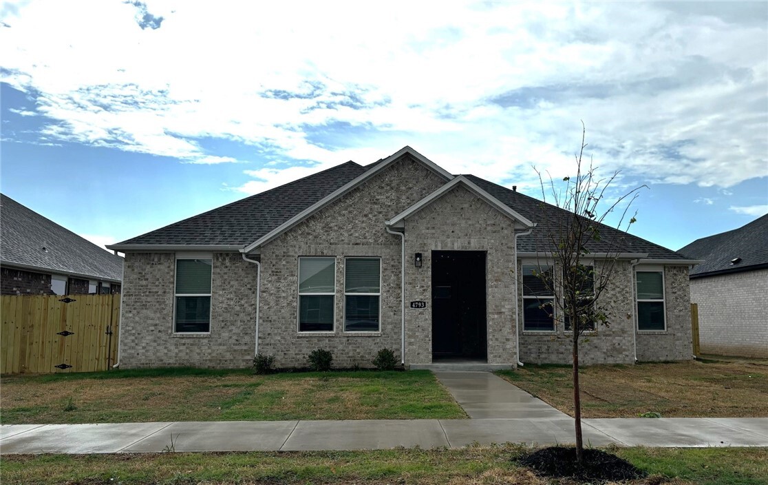 Property Photo: 4793 W Sturgeon Street AR 72704