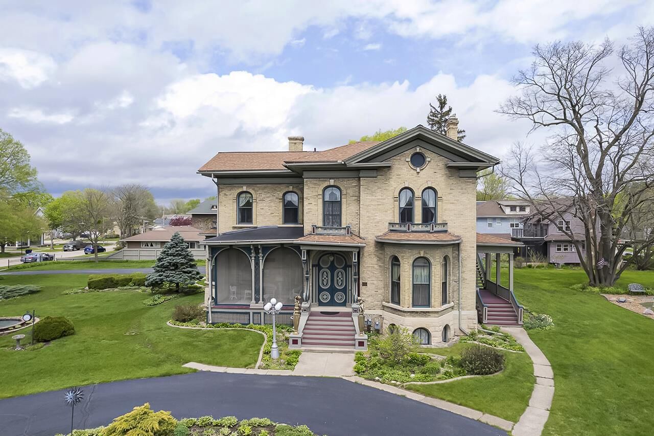 Property Photo:  429 Prospect Avenue  WI 53545 