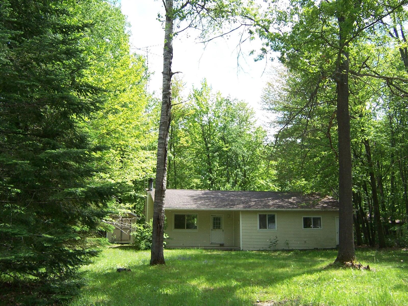Property Photo:  204 Burgundy Way  MI 48653 