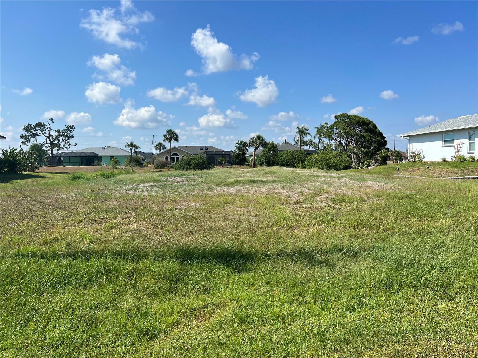 Property Photo:  52 Mark Twain Lane  FL 33947 