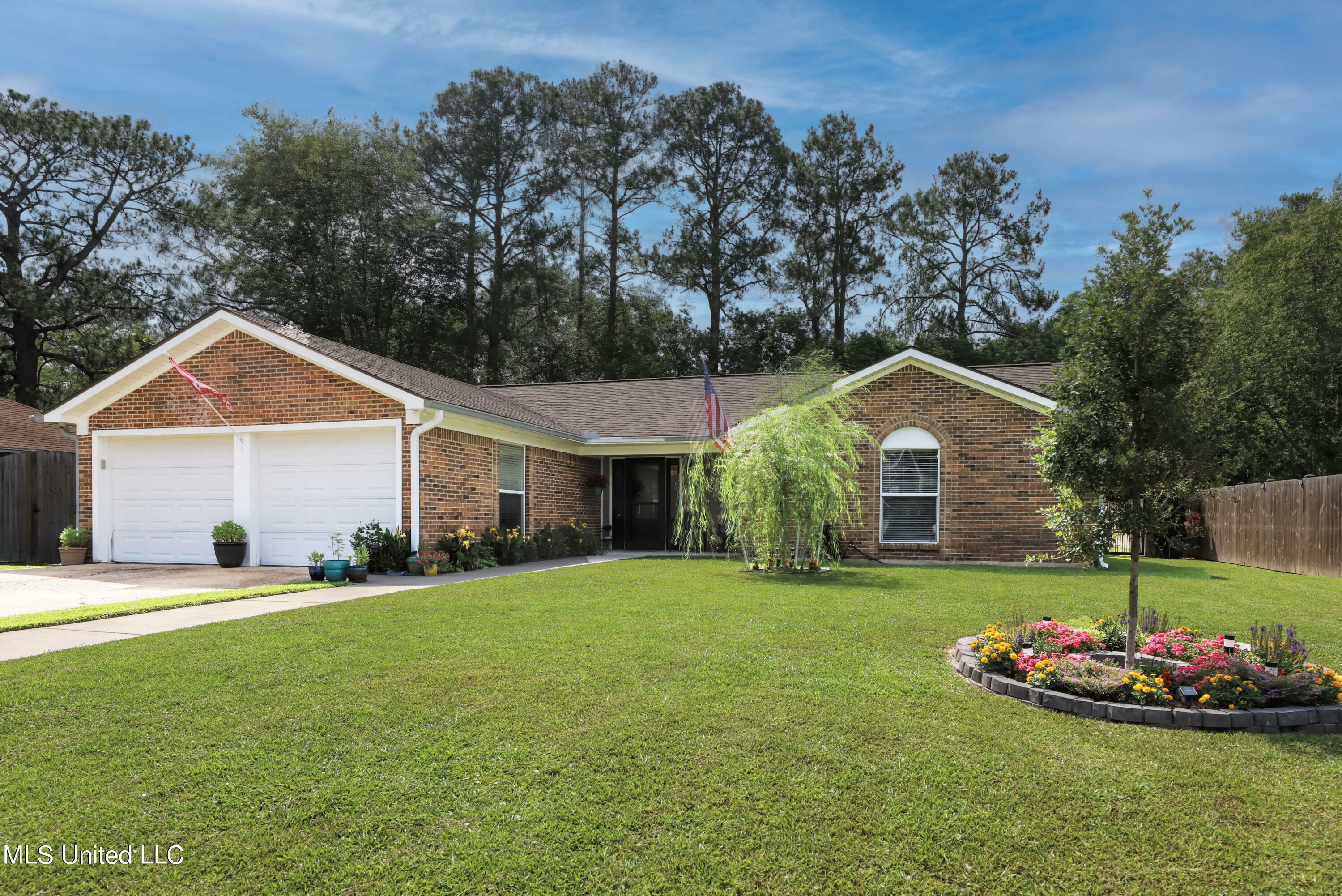 Property Photo:  2416 Farmington Drive  MS 39553 