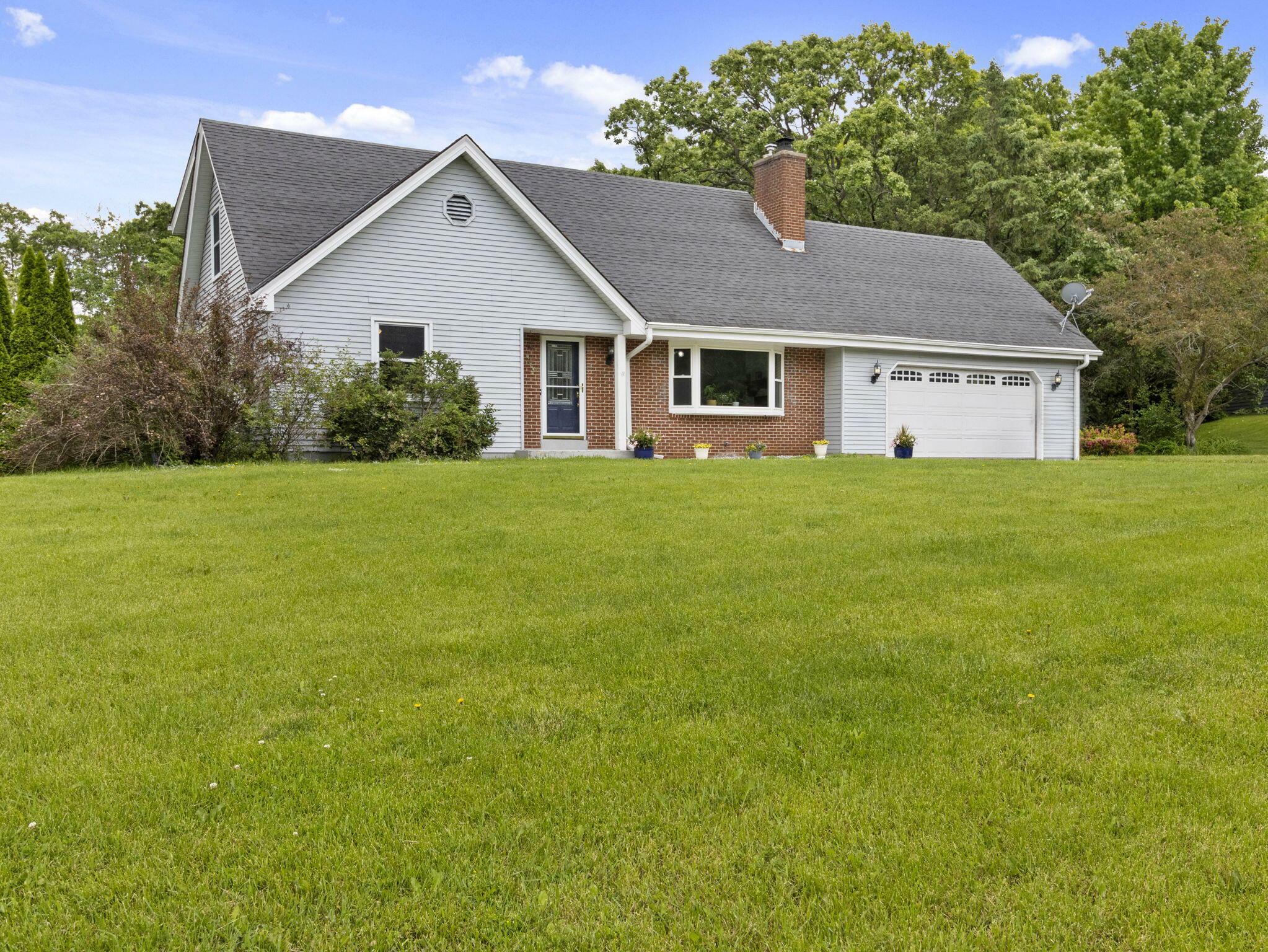 Property Photo: W291s2740 Cambrian Rdg WI 53188