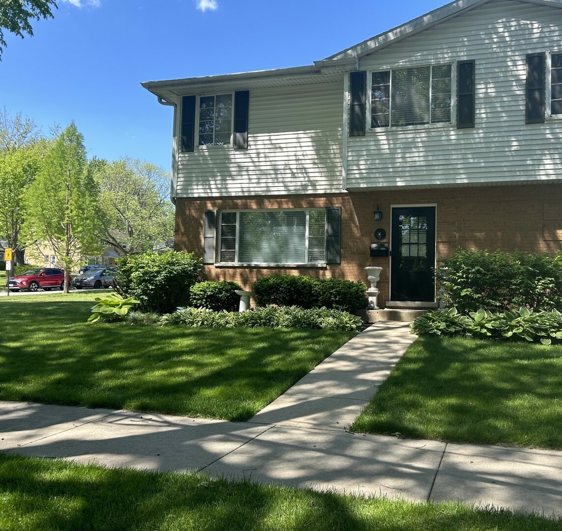 Property Photo: 4 S Maywood Road IL 60045