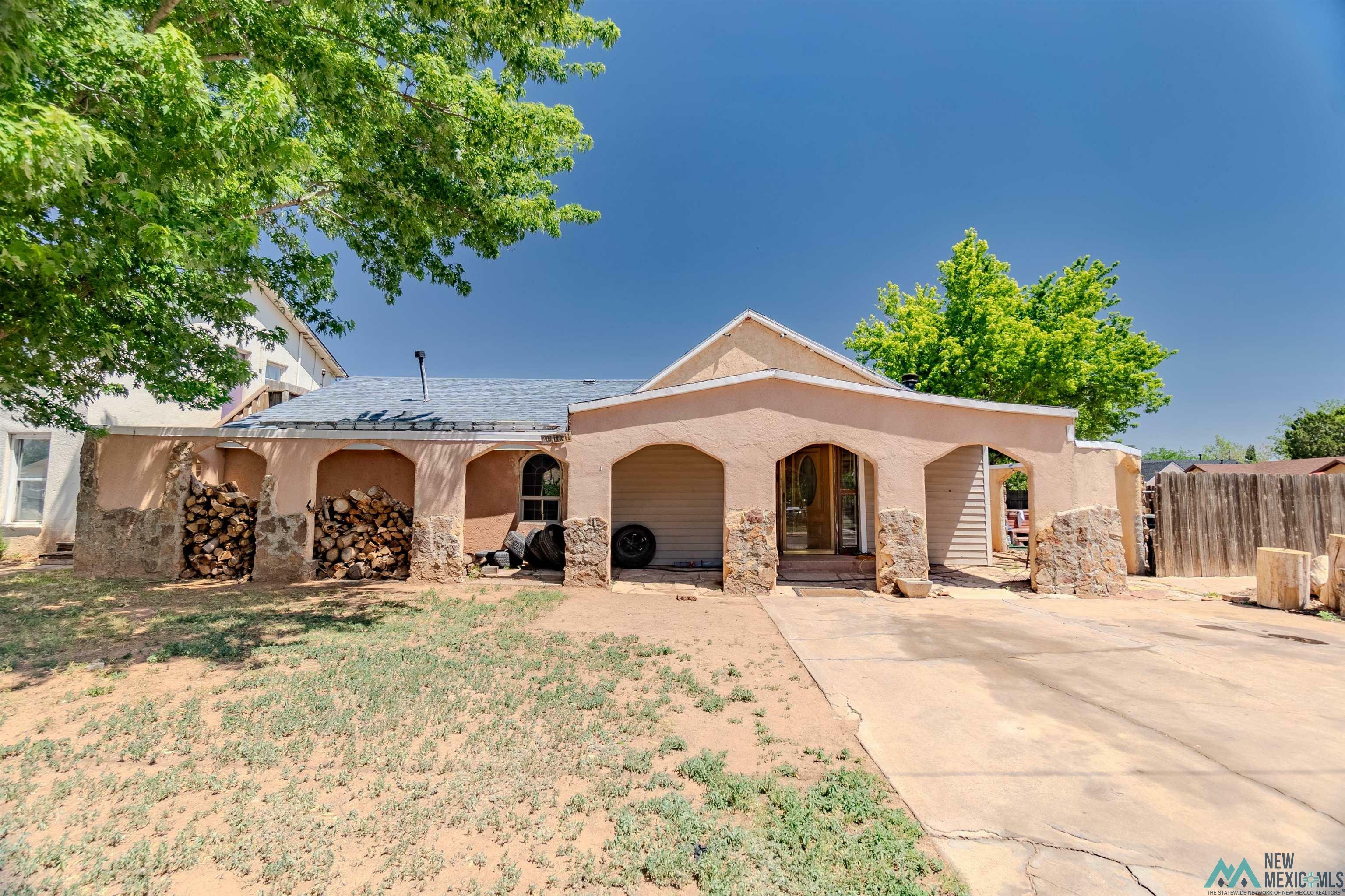 Property Photo:  1200 Axtell Street  NM 88101 