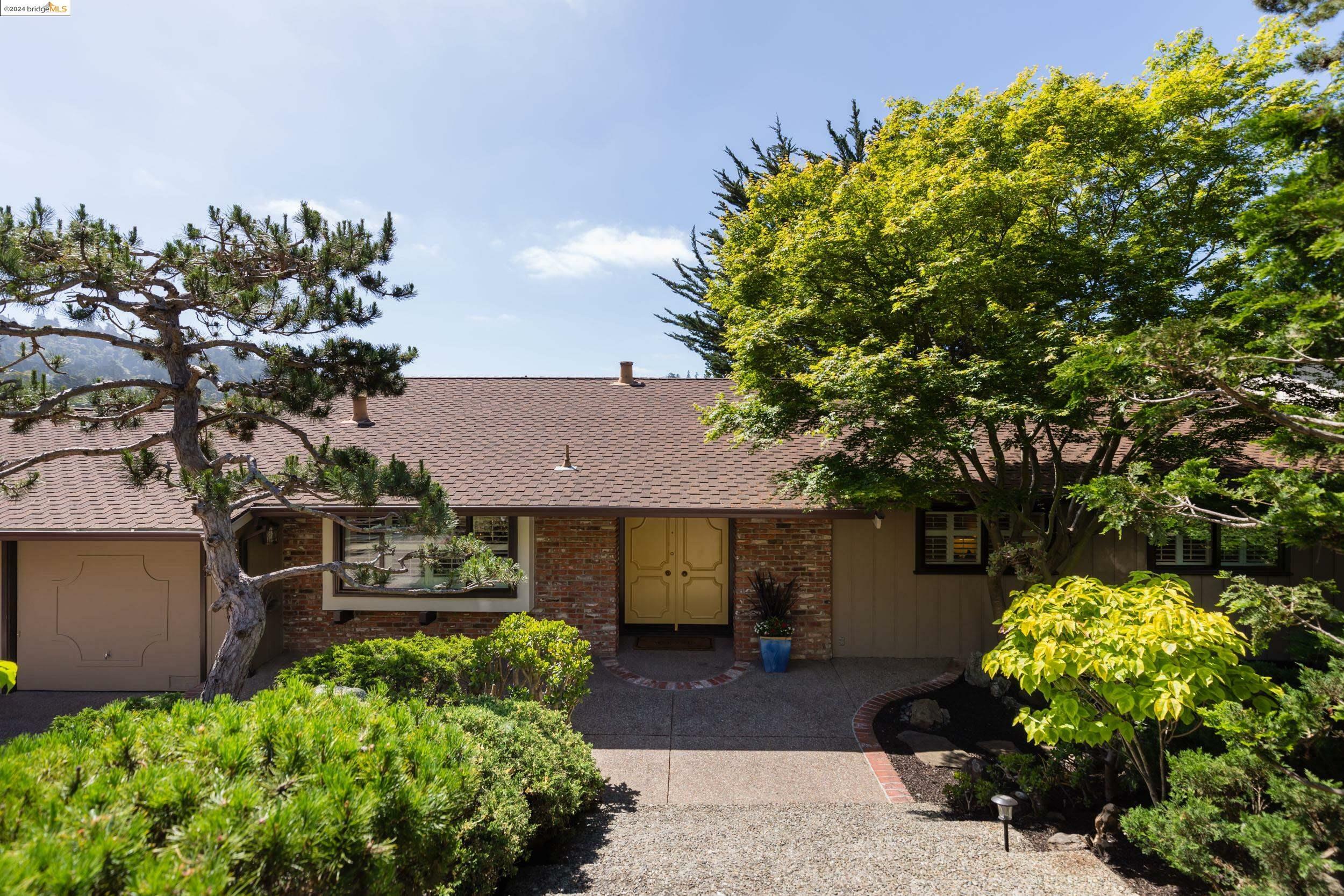 320 Somerset Rd  Oakland CA 94611 photo