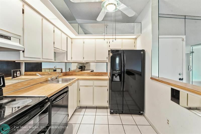 Property Photo:  10411 E Clairmont Cir 211  FL 33321 