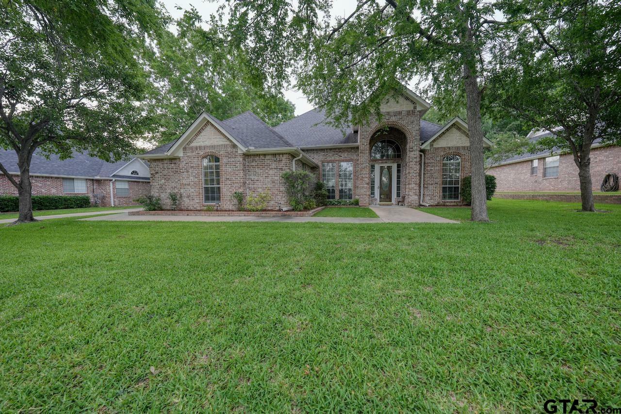 Property Photo:  205 Clubview Drive  TX 75771 