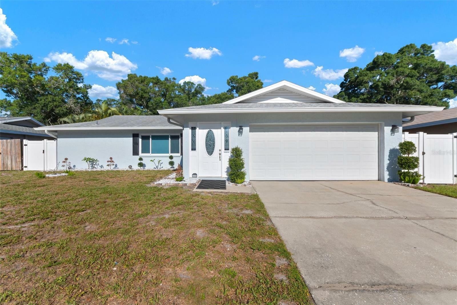 Property Photo: 6634 Pinecrest Lane N FL 33781