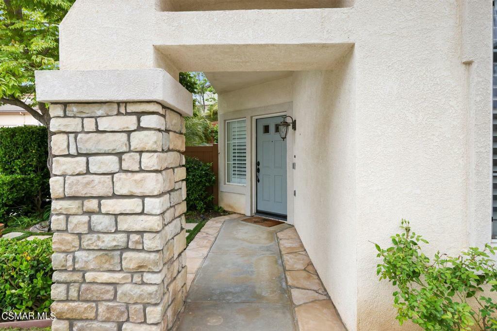 Property Photo:  483 Fallbrook Avenue  CA 91320 