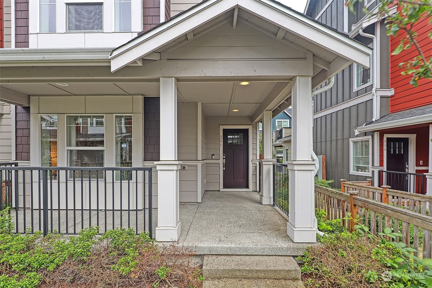 Property Photo:  3320 SW Graham Street 301  WA 98126 