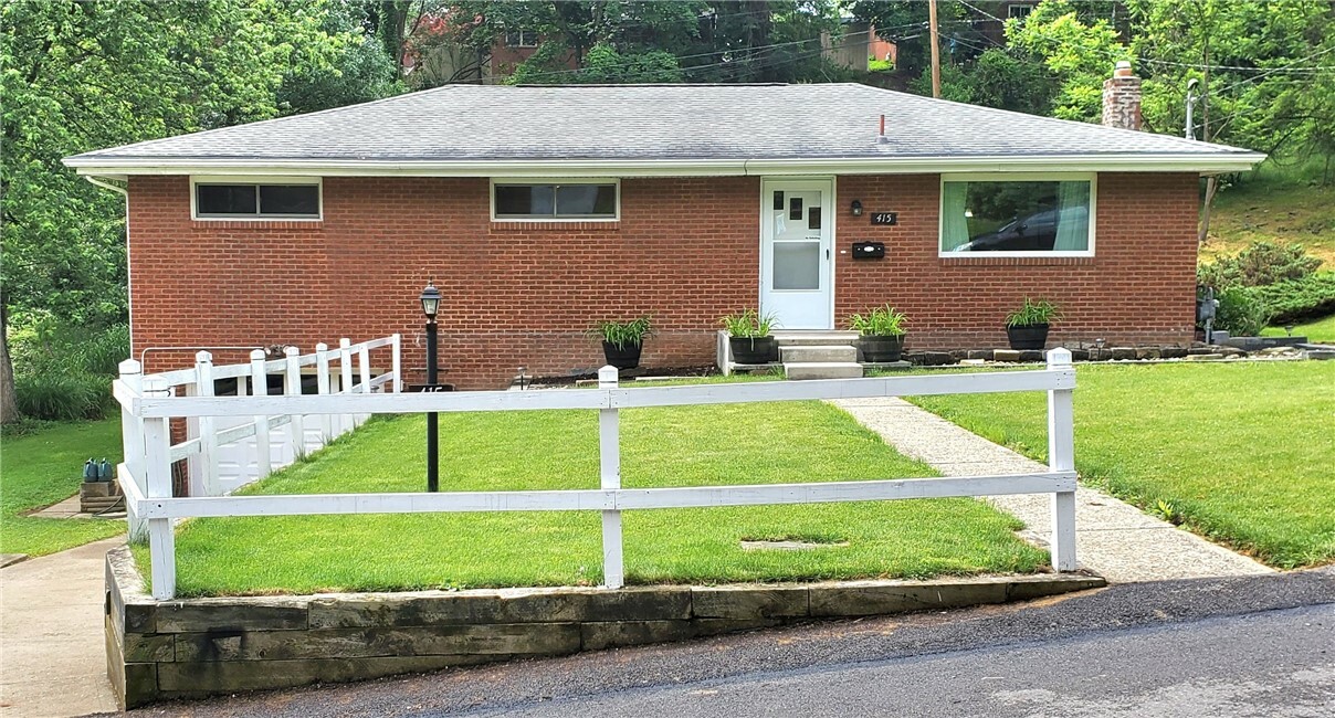 Property Photo:  415 Hunter Dr  PA 15237 