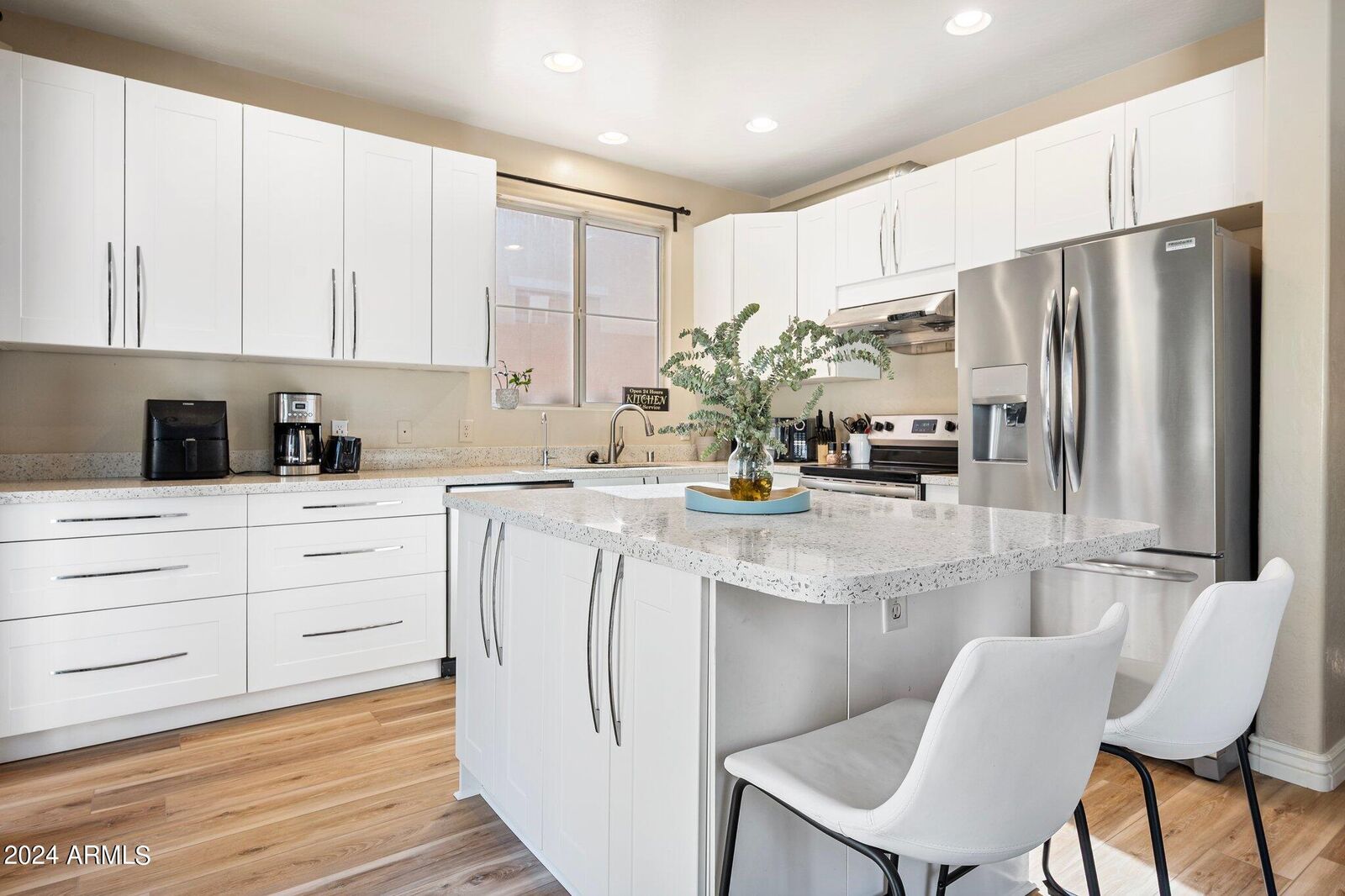 Property Photo: 304 W Mountain Sage Drive AZ 85045