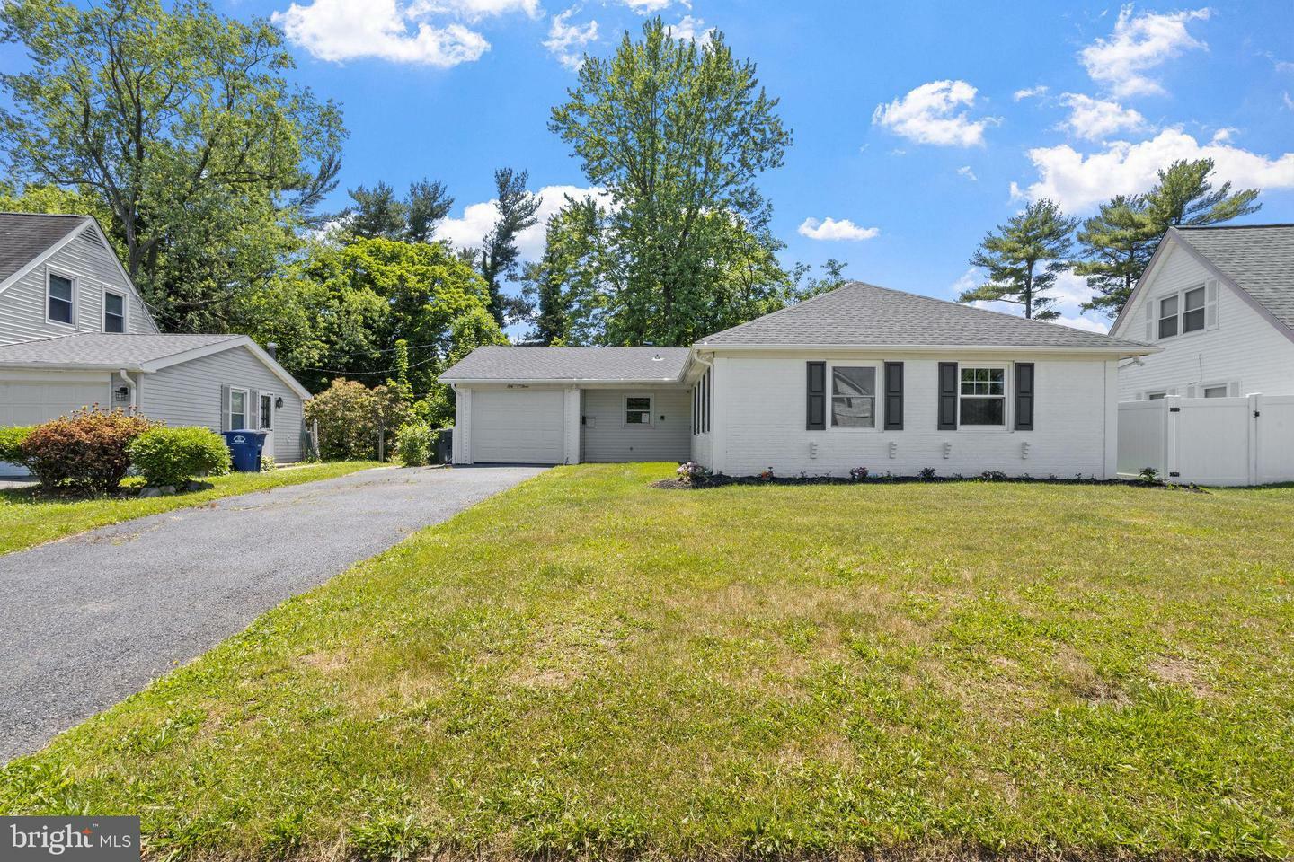 Property Photo:  53 Manor Lane  NJ 08046 