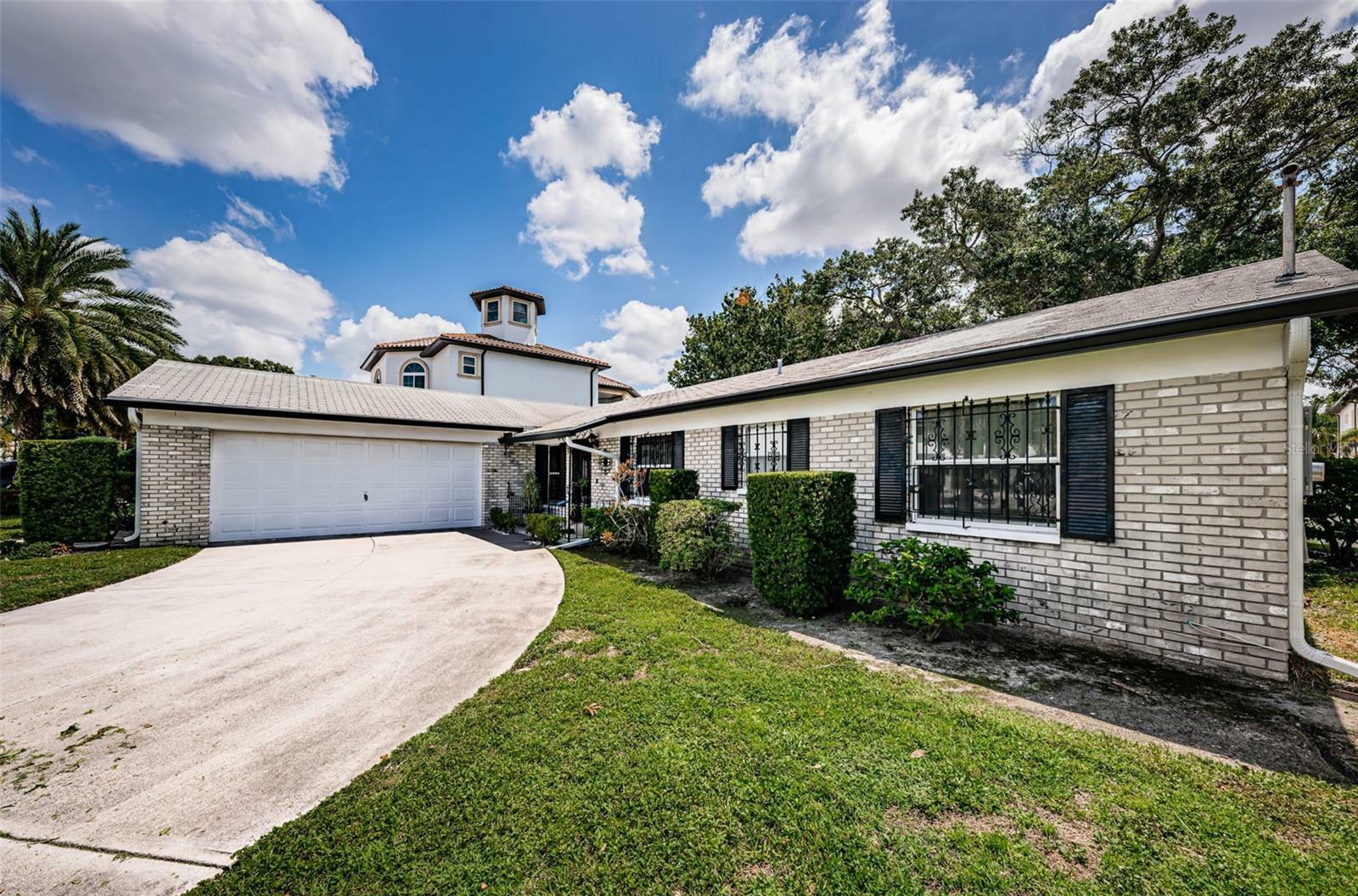 Property Photo:  3921 Versailles Drive  FL 33634 