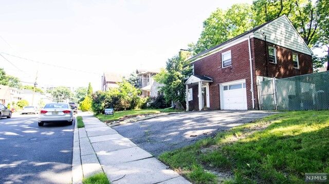 Property Photo:  280 Slocum Way  NJ 07024 
