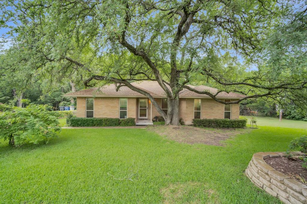 Property Photo:  1306 Lariat Circle  TX 75154 