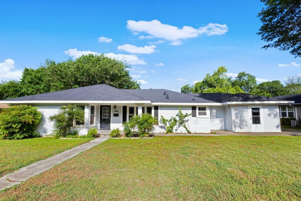 Property Photo:  1311 Hillcrest Boulevard  TX 76240 