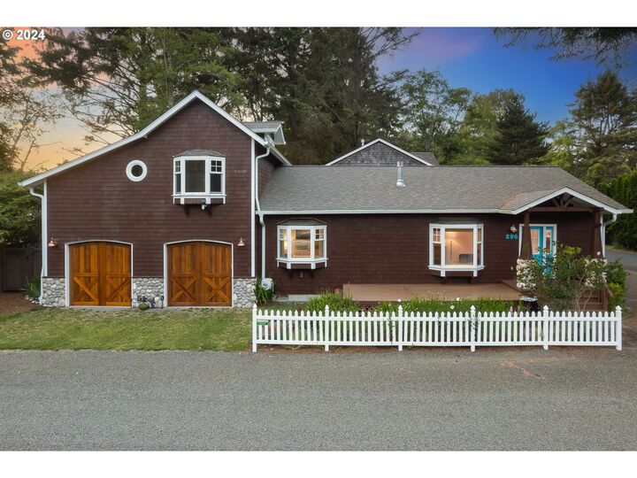 296 E Van Buren St  Cannon Beach OR 97110 photo