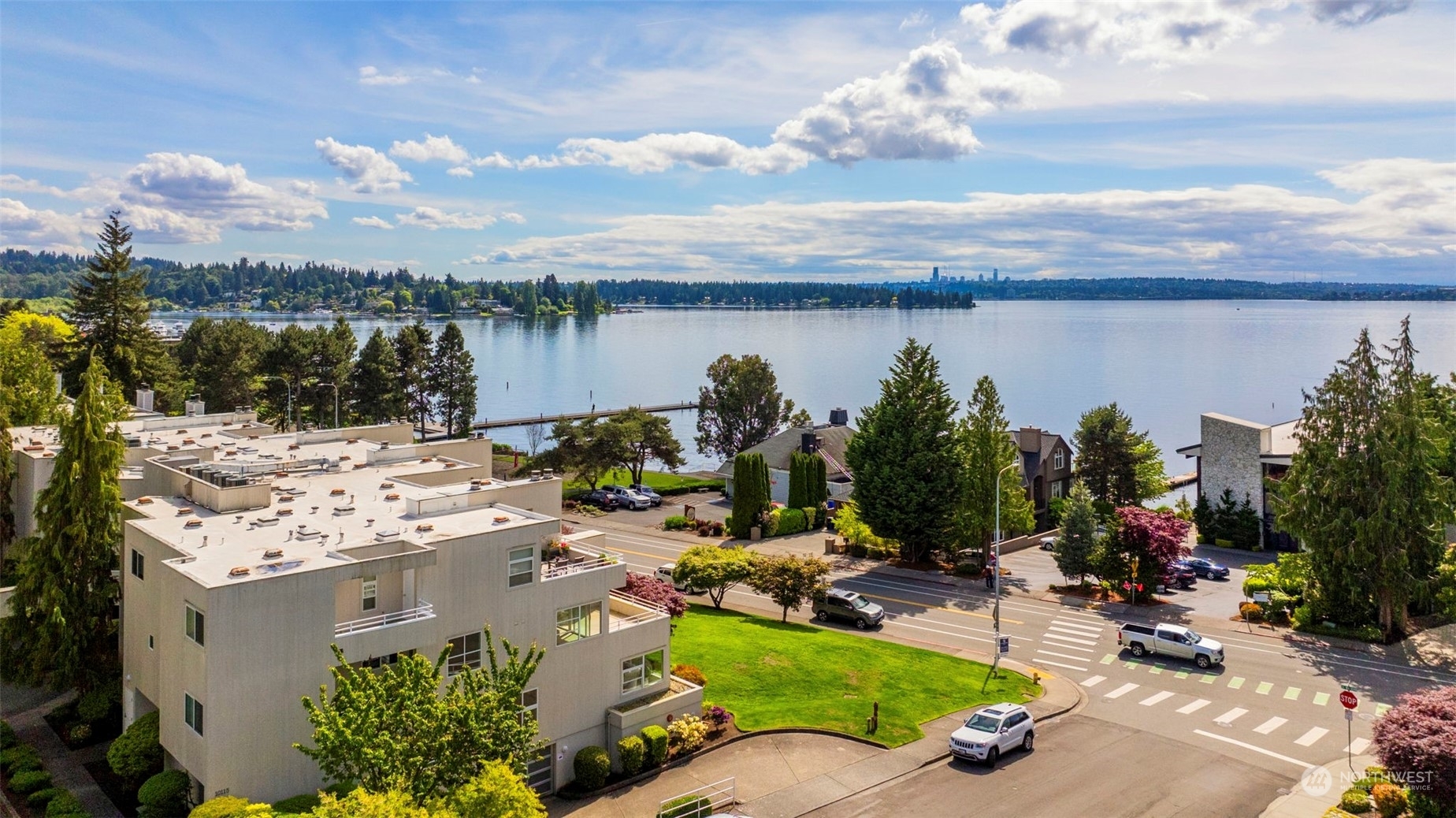 Property Photo:  10115 NE 62nd Street 301  WA 98033 