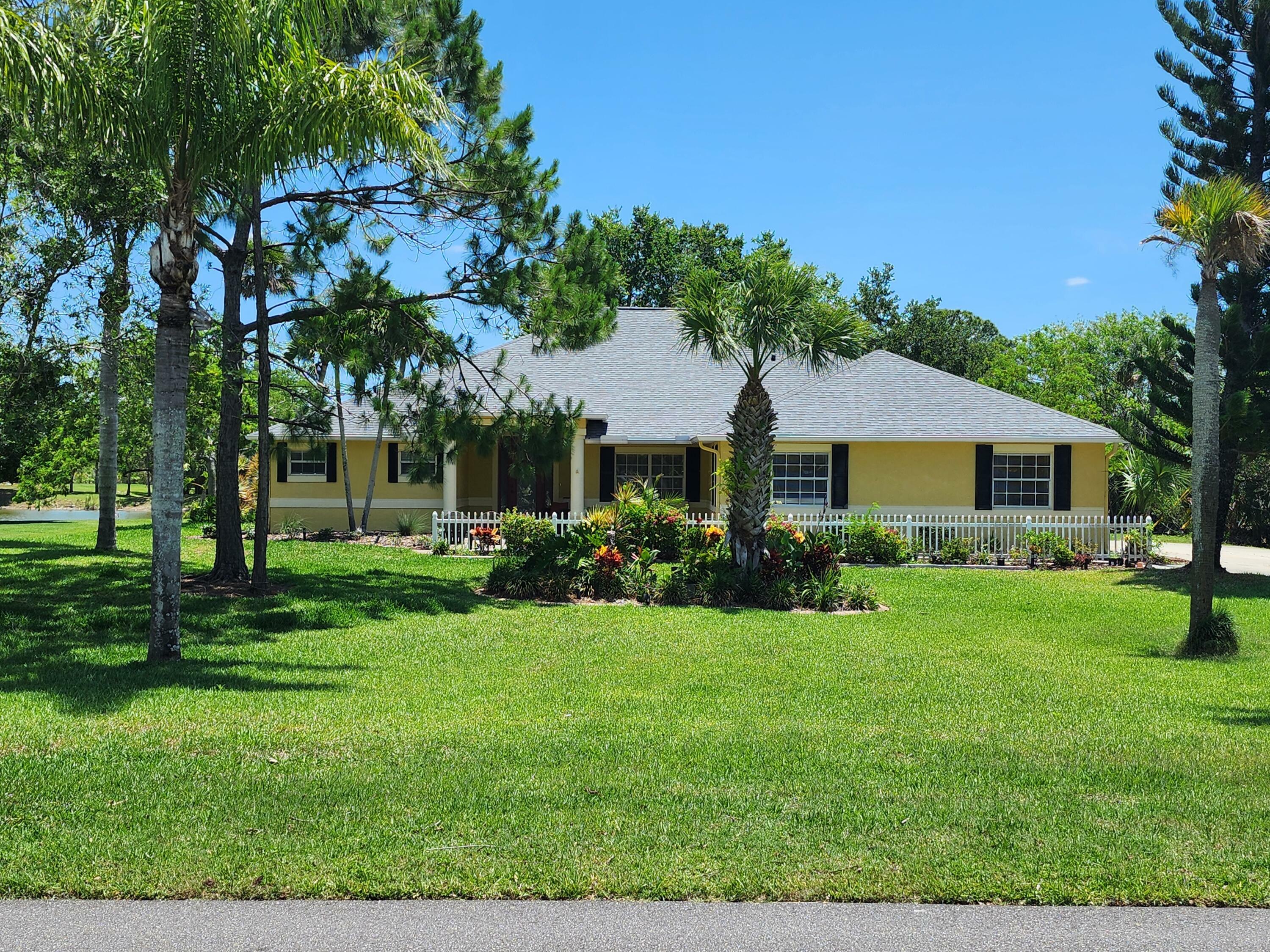 Property Photo:  5100 Mallard Lakes Court  FL 32953 