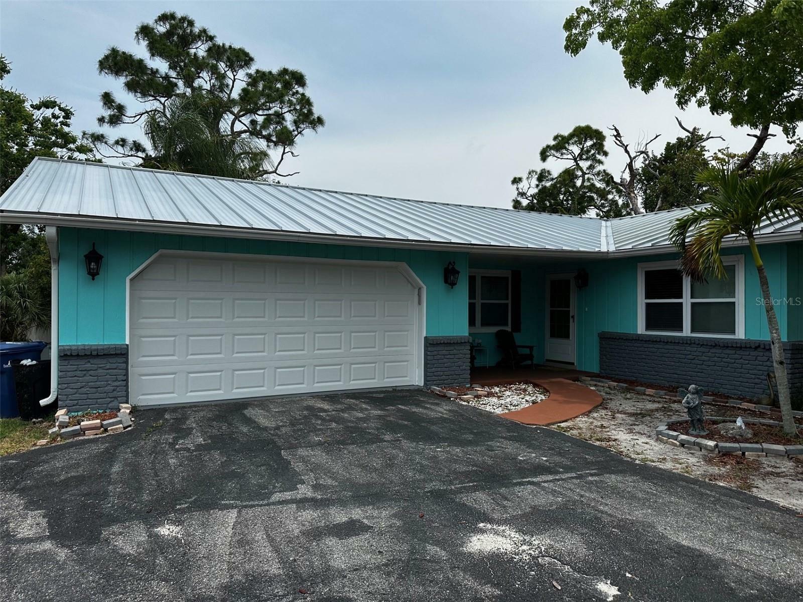 Property Photo:  808 Olympia Road  FL 34293 