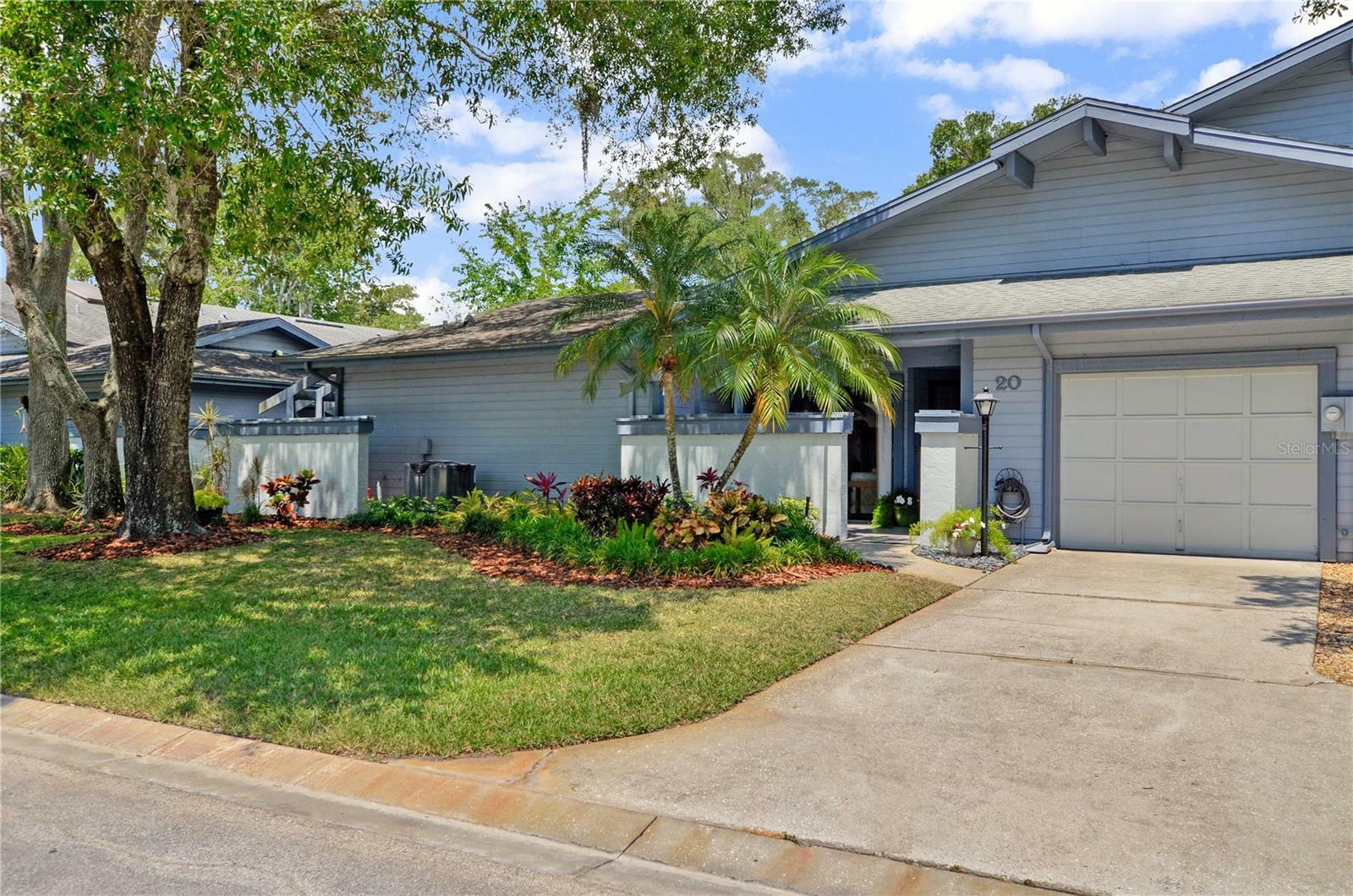 Property Photo:  20 Summerwinds Lane  FL 34677 