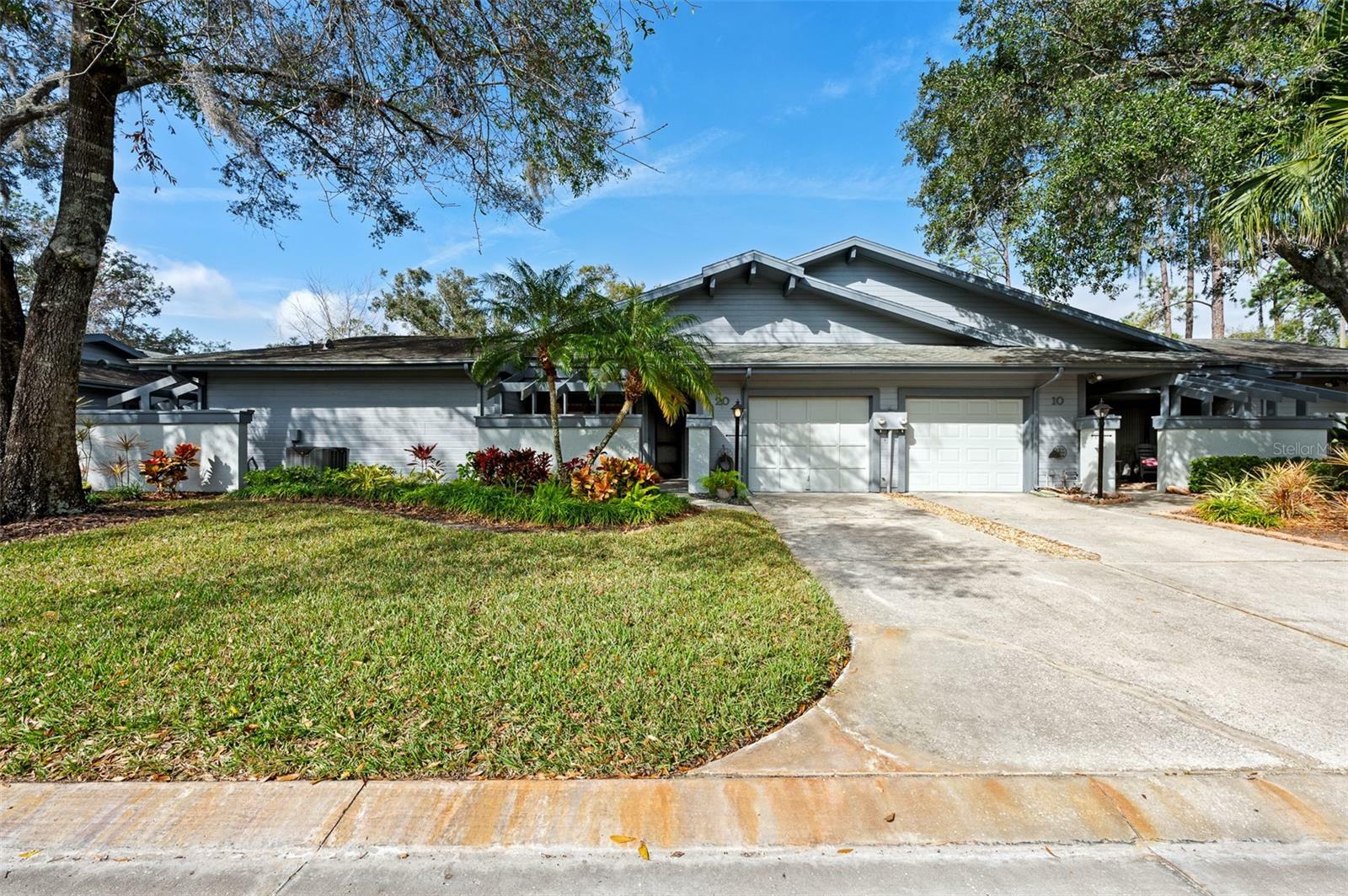 Property Photo:  20 Summerwinds Lane  FL 34677 